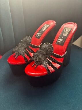 Elvira YRU Platform Slide Heels with Red Footbed and Black Spider Sparkle Accent